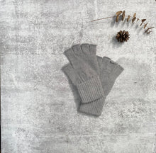 Load image into Gallery viewer, Fingerless All Terrain Gloves
